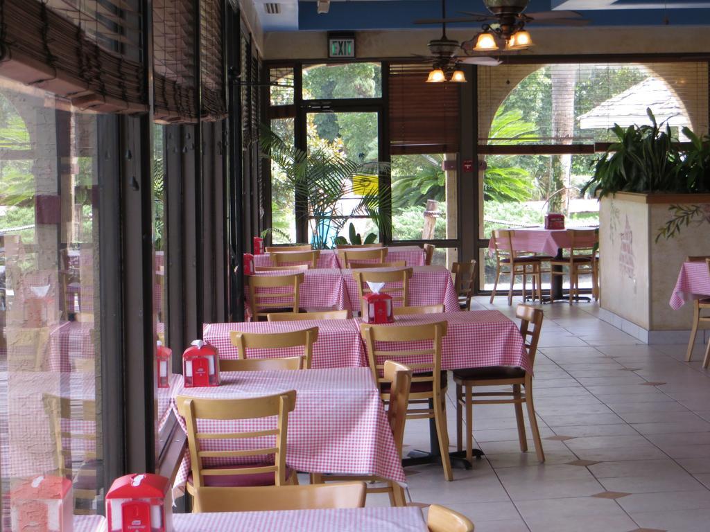 梅因盖特湖边度假酒店 Four Corners 外观 照片