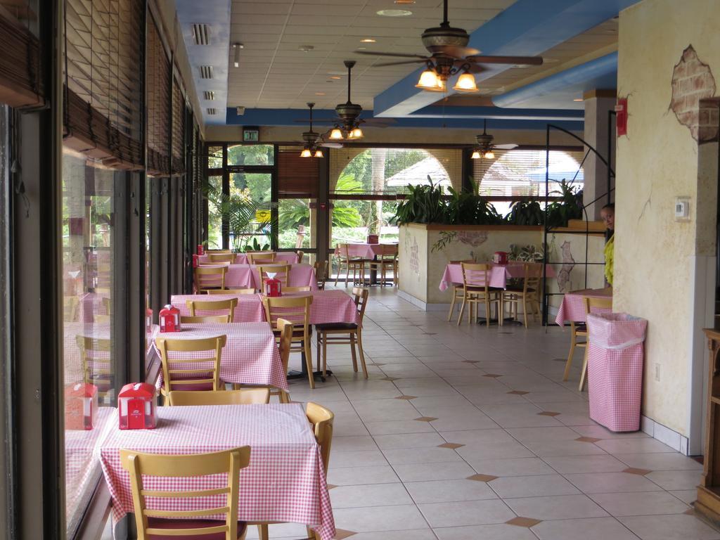 梅因盖特湖边度假酒店 Four Corners 外观 照片