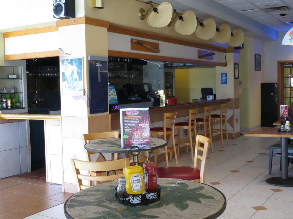 梅因盖特湖边度假酒店 Four Corners 外观 照片